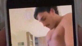 No se le escapa una: Tomas Holder aparece en un video teniendo sexo con una joven que hace contenido erótico, y los memes en Twitter fueron implacables No se le escapa una: Tomas Holder aparece en un video teniendo sexo con una joven que hace contenido erótico, y los memes en Twitter fueron implacables