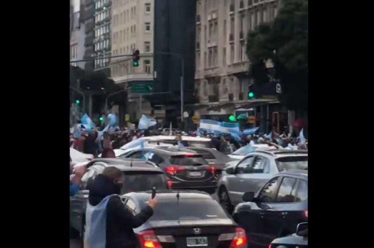 Lo más trave del 20J es que el presidente Alberto Fernández esta convirtiendo un acontecimiento secundario en  un hecho trascendente, y le permite a la oposición una bandera para reagruparse.