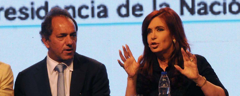 Daniel Scioli aventaja a Cristina Fernández en cuanto a imagen positiva, según una encuesta.