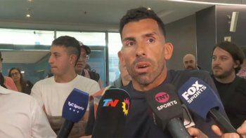 CarlosTevez reapareció después de un largo silencio tras su salida de Independiente ydisparó contra su dirigencia, Boca y Juan Román Riquelme.