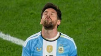 Lionel Messi protagonizó un momento en su propia despedida que no tardó en hacerse viral. El astro falló en su mejor oportunidad de gol y no se lo perdonó.