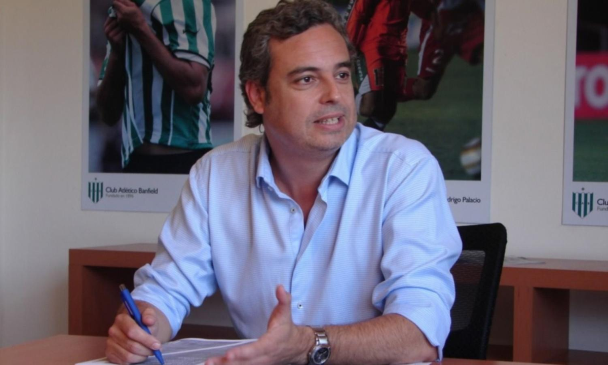 Eduardo Spinosa, Director General de la Liga Profesional de Fútbol, aseguró la llegada del VAR para enero de 2022 en la Liga.