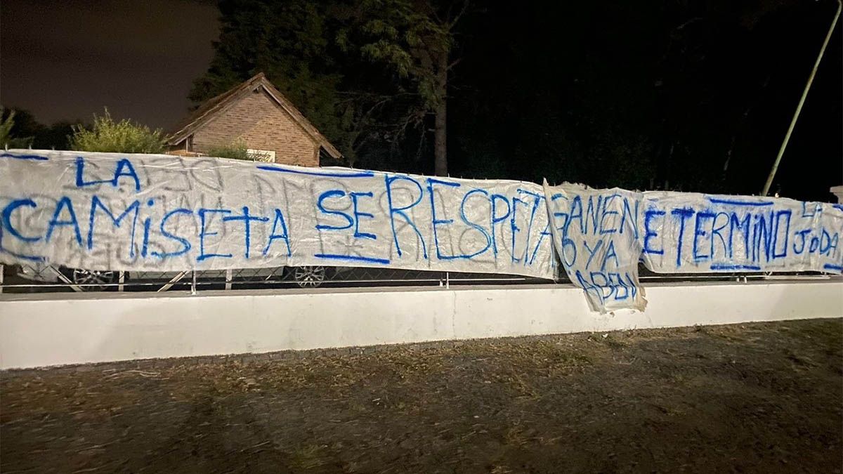 LaCopa Argentina ya se puso en marcha pero la previa de Lanús-Lamadrid detuvierona un barra y el plantel de Gimnasia y Esgrima de La Plata sufrió amenazas.&nbsp;