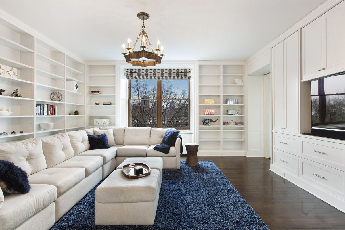 The actor sold the third and fourth floors of 271 Central Park West, at a price of US7.75 million.