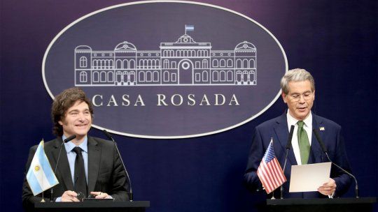 Llueven críticas a Bessent y Milei por el swap y las bandas cambiarias hasta 2027 Llueven críticas a Bessent y Milei por el swap y las bandas cambiarias hasta 2027