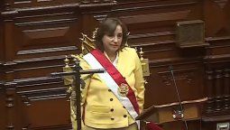 altText(Perú: Destituyeron a Castillo tras intentar un golpe y asumió Dina Boluarte como 1ra Presidenta de la historia)}