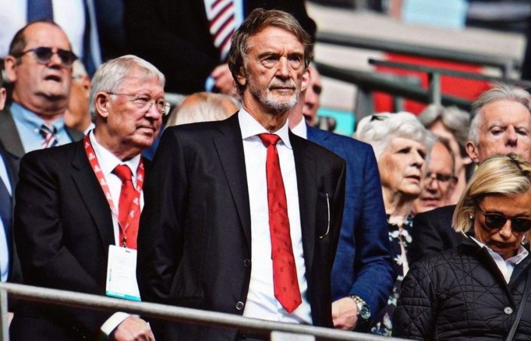 Jim Ratcliffe, uno de los dueños de Manchester United, de origenes humildes, hoy multimillonario y con ideas de ultraderecha.