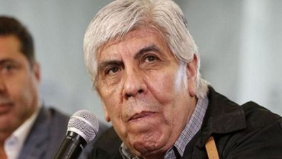Moyano en caída: perdió un juicio y sufrió un embargo