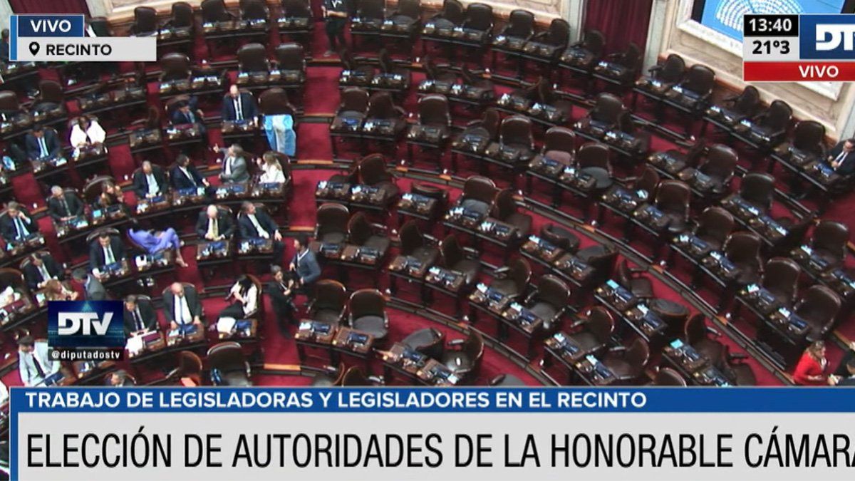 La Provincia de Buenos Aires representará el 40% del total de la Cámara de Diputados con los cambios que pretende Javier Milei en la Ley Ómnibus. La Provincia de Buenos Aires representará el 40% del total de la Cámara de Diputados con los cambios que pretende Javier Milei en la Ley Ómnibus.