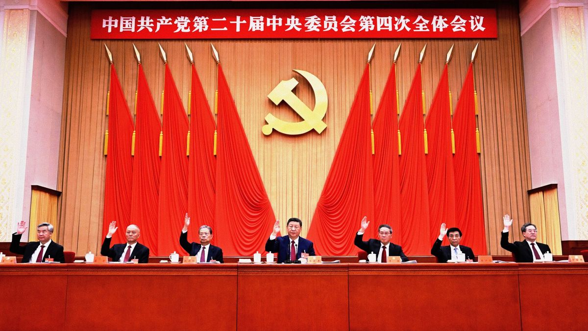 Xi Jinping, Li Qiang, Zhao Leji, Wang Huning, Cai Qi, Ding Xuexiang y Li Xi. Xi Jinping, Li Qiang, Zhao Leji, Wang Huning, Cai Qi, Ding Xuexiang y Li Xi.