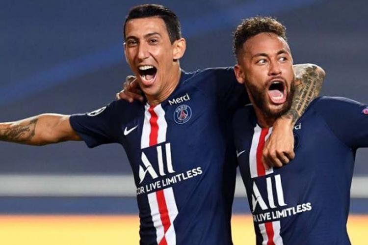 Ángel Di María y Neymar Jr. festejan el pase del París Saint Germain de Francia (PSG) a su primera final de la UEFA Champions League tras ganarle en el partido de semifinal al Red Bull Leipzig, de Alemania, por 3 a 0. (Foto: EFE)