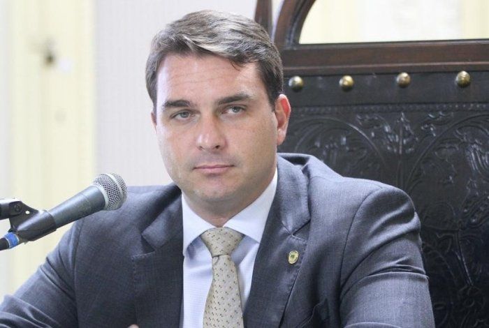 Flavio Bolsonaro se defiende Flavio Bolsonaro se defiende