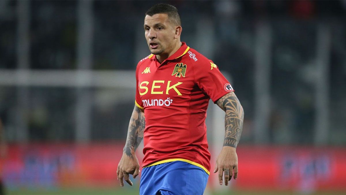 Emiliano Vecchio quedó envuelto en un verdadero escándalo en Chile tras ser acusado de no pagar su alquiler por meses y acumula una deuda millonaria. Emiliano Vecchio quedó envuelto en un verdadero escándalo en Chile tras ser acusado de no pagar su alquiler por meses y acumula una deuda millonaria.