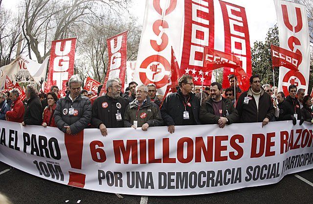 El domingo 10/03/2013, miles de personas dicen en Madrid basta a los recortes sociales, el desempleo y la corrupción.