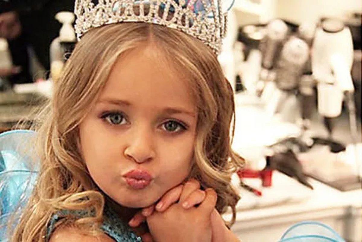 De niña en un concurso de belleza.