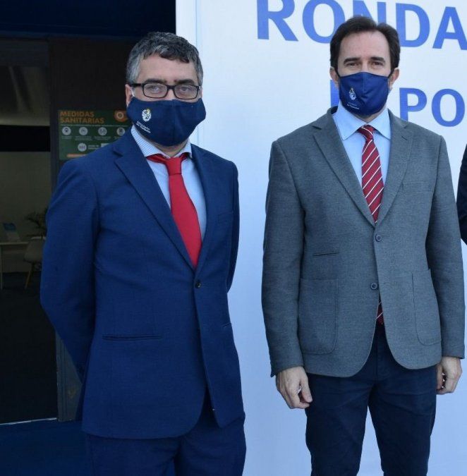Martín Pérez Banchero y Germán Cardoso en un acto en Uruguay cuando trabajaban en el Ministerio de Turismo.