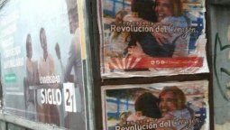 altText(Los candidatos en Tucumán también despintaron a Macri de los afiches)}