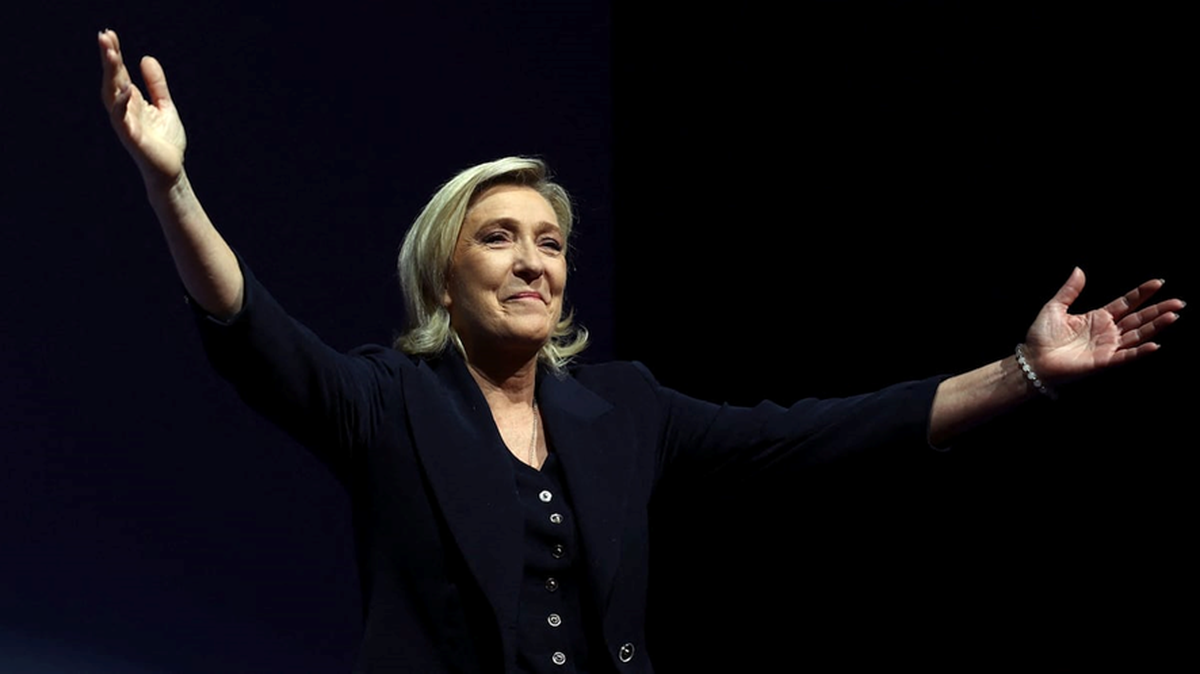 Celebra Marine Le Pen, en una semana la extrema derecha podría ser gobierno en Francia Celebra Marine Le Pen, en una semana la extrema derecha podría ser gobierno en Francia