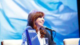 altText(Debate imposible: Tras una campaña repleta de errores, el Gobierno pretende que CFK lo salve)}