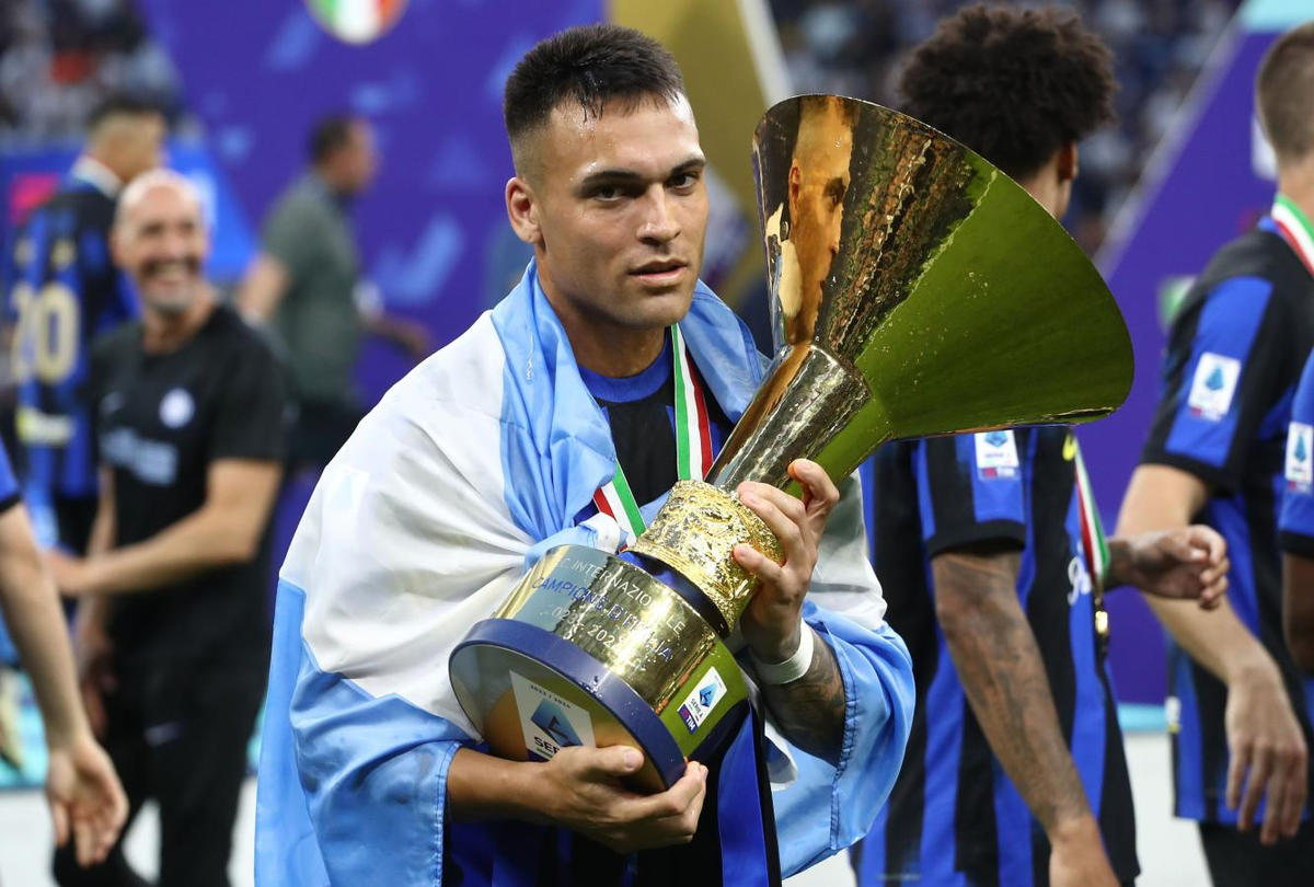 Lautaro Martínez se consagró campeón de la Serie A de Italia por tercera vez. Lautaro Martínez se consagró campeón de la Serie A de Italia por tercera vez.
