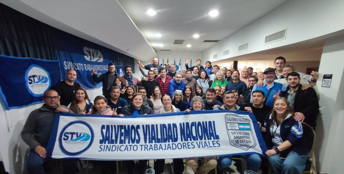 El sindicato STVyARA denuncia desfinanciamiento de Vialidad Nacional, retención de fondos del impuesto a combustibles, deterioro de rutas, avance de concesiones privadas y creciente riesgo para la seguridad vial federal. Foto: Infogremiales El sindicato STVyARA denuncia desfinanciamiento de Vialidad Nacional, retención de fondos del impuesto a combustibles, deterioro de rutas, avance de concesiones privadas y creciente riesgo para la seguridad vial federal. Foto: Infogremiales