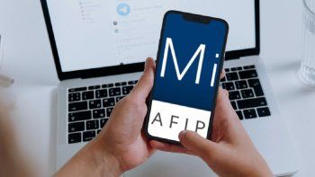 Condena firme para exempleados de AFIP que 'coimeaban' por monotributo