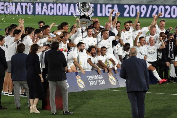 El Real Madrid se consagró campeón de la Liga de España 2019/2020 y ahondó la crisis futbolística del Barcelona del argentino Lionel Messi.