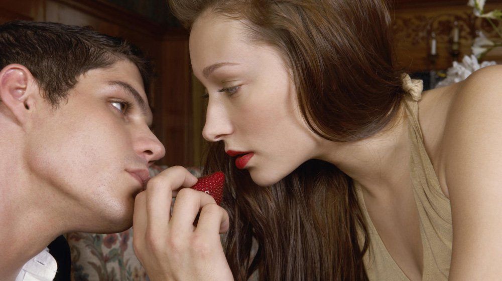 Distintas culturas a lo largo de la historia, hallaron o crearon sus propios afrodisíacos. Hoy la ciencia confirma algunos. /Foto:Corbis/ElConfidencial