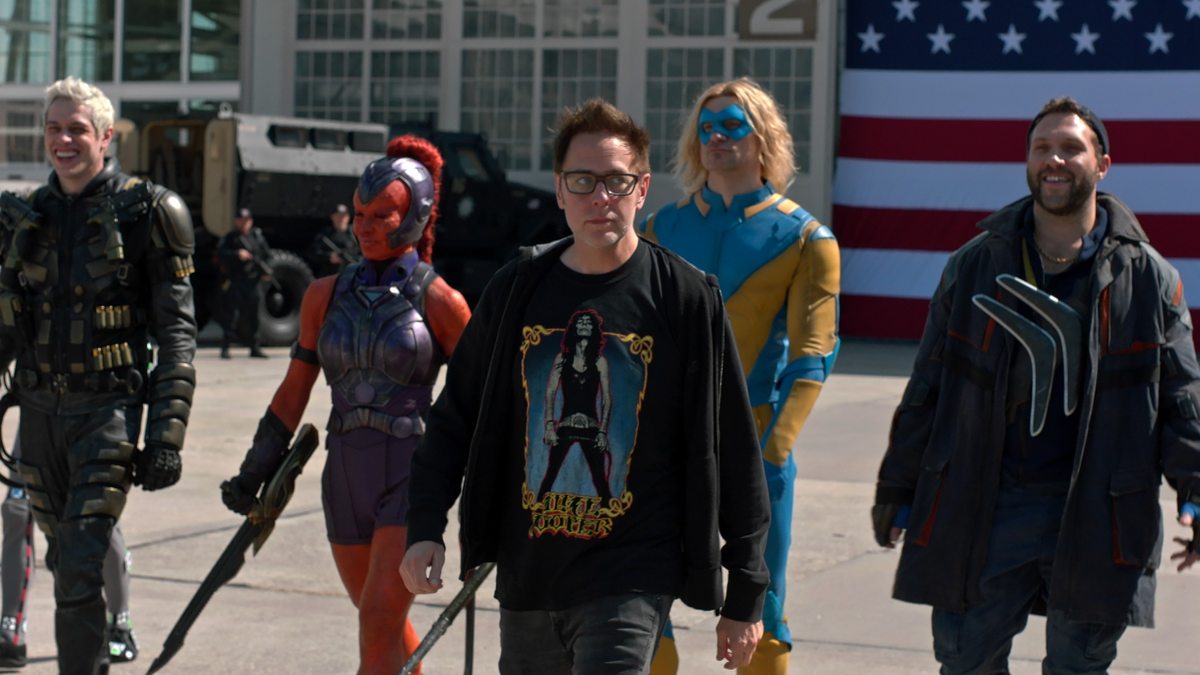 Después de ser despedido de Marvel, Gunn se fue con su mayor competidor, DC Comics, donde escribió y dirigió "El Escuadrón Suicida". Disney no tuvo otra opción más que pedirle que volviera para cerrar la trilogía de Guardianes de la Galaxia. Después de ser despedido de Marvel, Gunn se fue con su mayor competidor, DC Comics, donde escribió y dirigió "El Escuadrón Suicida". Disney no tuvo otra opción más que pedirle que volviera para cerrar la trilogía de Guardianes de la Galaxia. 
