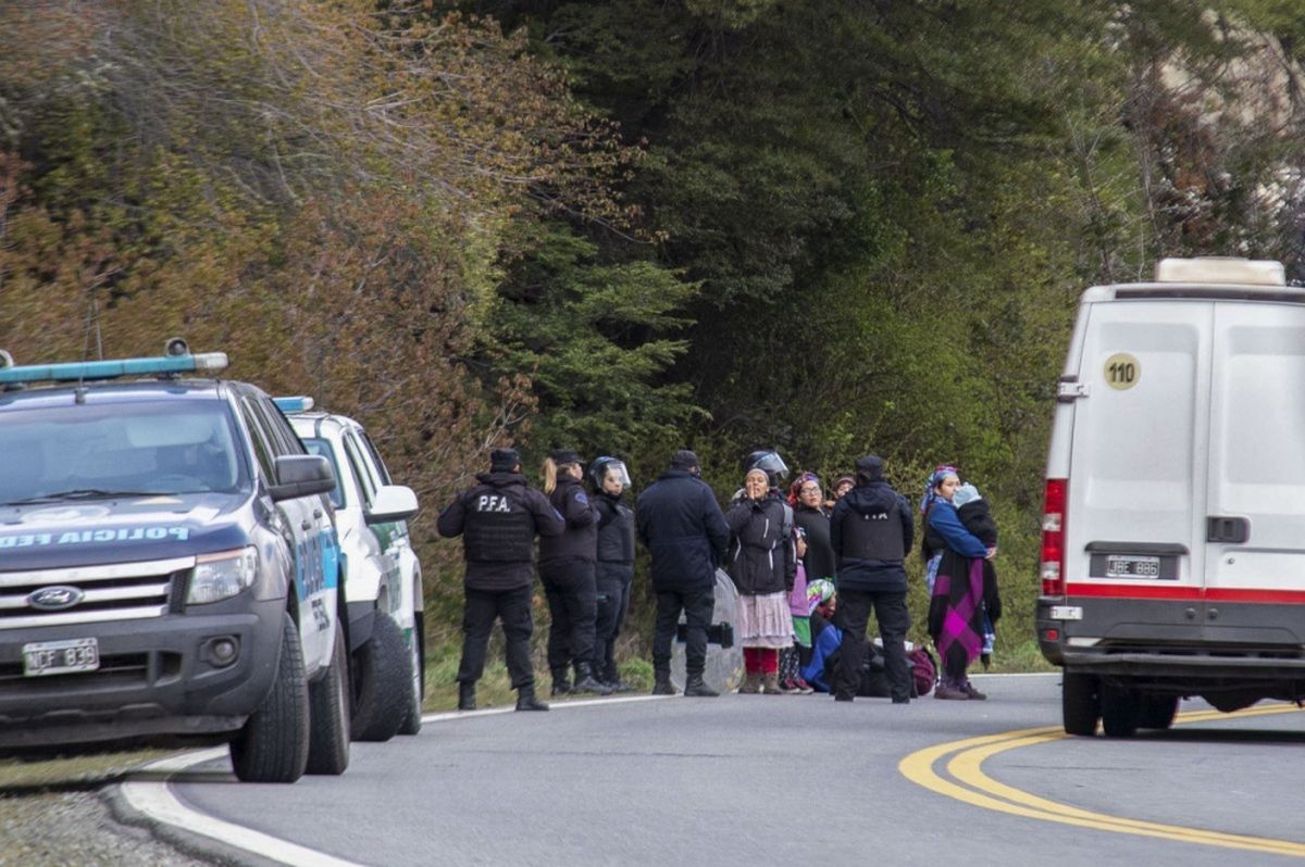 Las mujeres mapuches llevaban 21 días en huelga de hambre... Foto: Télam.