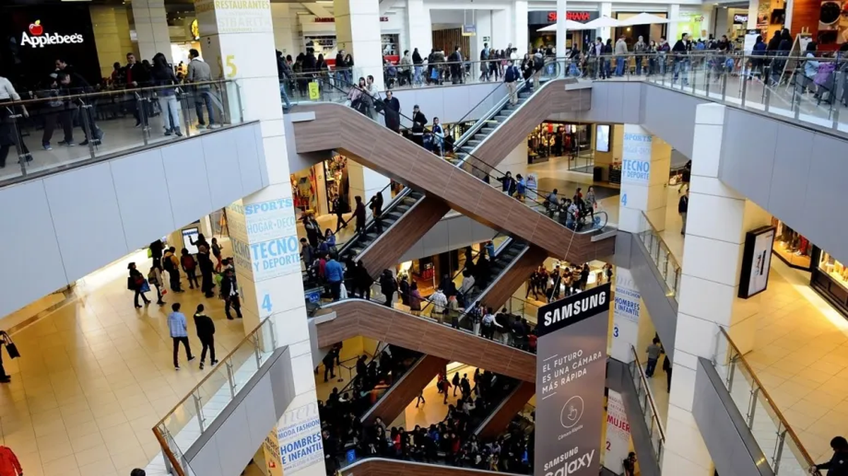 Con el cambio "1 a 1", los argentinos vuelven a Chile por la diferencia de precios. Con el cambio "1 a 1", los argentinos vuelven a Chile por la diferencia de precios.