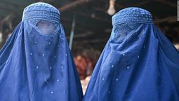 altText(Valiente desafío al Talibán de un profesor en Kabul)}