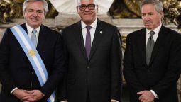 altText(Con la excusa de Maradona, Alberto Fernández refuerza su vínculo con Nicolás Maduro)}