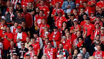 Unión Berlín expulsó a un aficionado que emitió insultos antisemitas contra simpatizantes del Maccabi Haifa durante el partido por la Conference League europea. Unión Berlín expulsó a un aficionado que emitió insultos antisemitas contra simpatizantes del Maccabi Haifa durante el partido por la Conference League europea.