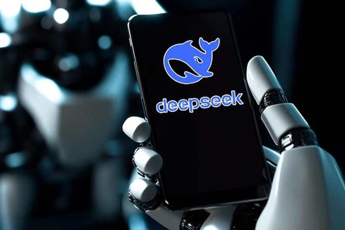 DeepSeek pone en peligro el dominio de ChatGPT en el mercado de la inteligencia artificial. Es más barato, ofrece más funcionalidades y no se necesitan conocimientos previos para poder sacarle jugo. DeepSeek pone en peligro el dominio de ChatGPT en el mercado de la inteligencia artificial. Es más barato, ofrece más funcionalidades y no se necesitan conocimientos previos para poder sacarle jugo.