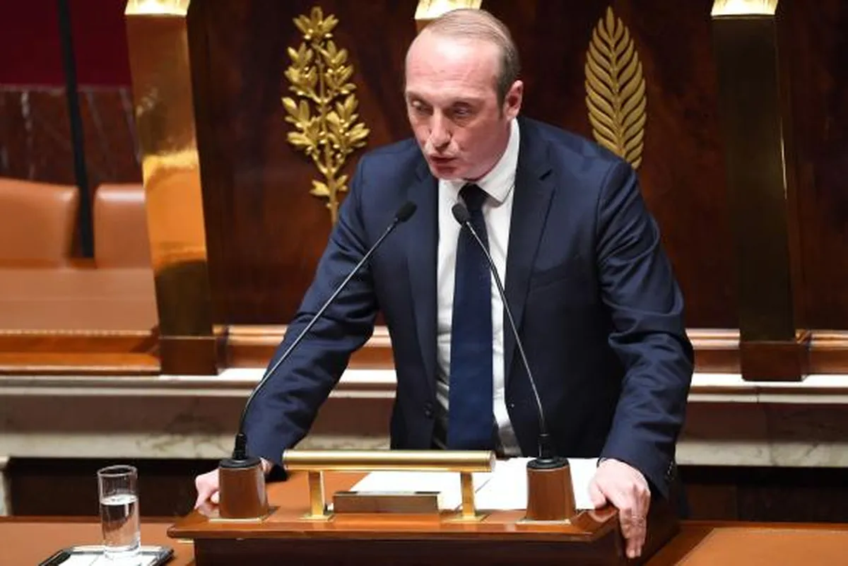 El presidente del grupo parlamentario Horizontes, Laurent Marcangeli, durante su intervención antes de la votación de dos mociones de censura en la Asamblea Nacional, en París, el 20 de marzo de 2023.