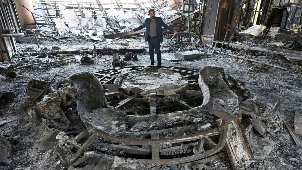 Consecuencias del ataque con misiles israelíes contra un estudio de la televisión estatal iraní en Teherán el 16 de junio. Arabia Saudita condenó los ataques israelíes | GENTILEZA AP NEWS Consecuencias del ataque con misiles israelíes contra un estudio de la televisión estatal iraní en Teherán el 16 de junio. Arabia Saudita condenó los ataques israelíes | GENTILEZA AP NEWS