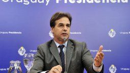 altText(Luis Lacalle Pou evitó opinar sobre la crisis en Argentina)}