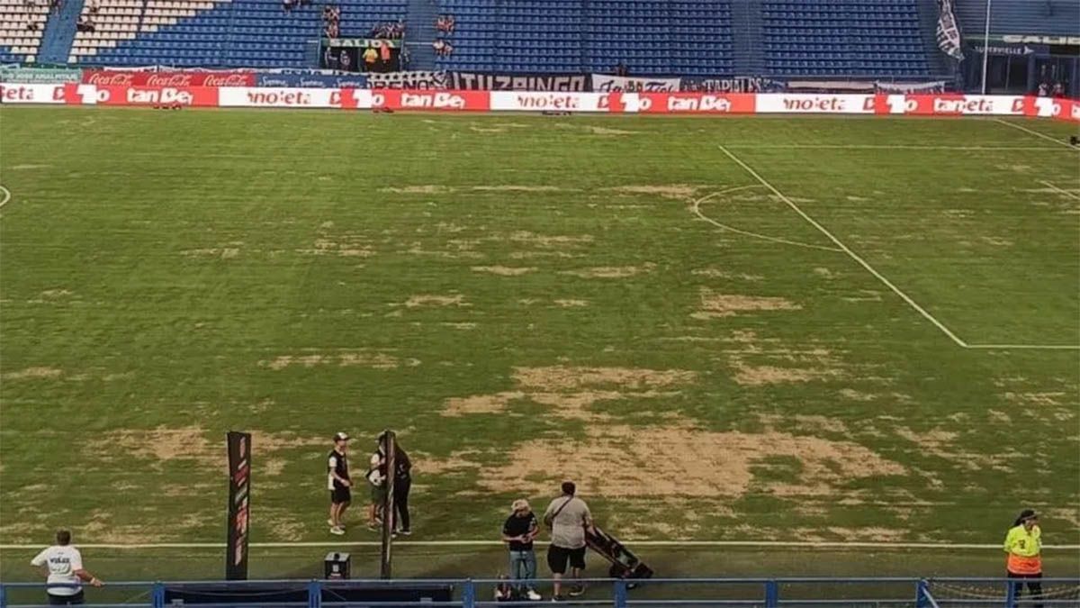 Vélez sumó su segunda caída consecutiva, esta vez ante Platense con el césped en mal estado mientras que Sebastián Domínguez se cruzó con Andrés Merlos. (Foto: Gentileza TyC Sports) Vélez sumó su segunda caída consecutiva, esta vez ante Platense con el césped en mal estado mientras que Sebastián Domínguez se cruzó con Andrés Merlos. (Foto: Gentileza TyC Sports)