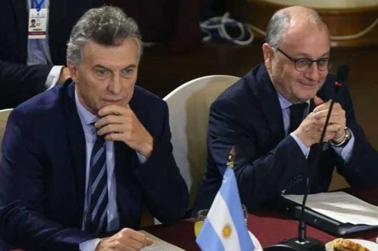 Durante el mandato de Mauricio Macri, Jorge Faurie fue el encargado de organizar la ceremonia de asunción presidencial y luego se desempeñó como embajador en Francia y ministro de Relaciones Exteriores y Culto. Durante el mandato de Mauricio Macri, Jorge Faurie fue el encargado de organizar la ceremonia de asunción presidencial y luego se desempeñó como embajador en Francia y ministro de Relaciones Exteriores y Culto.