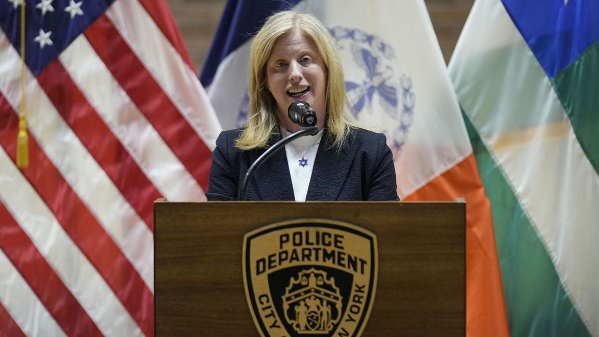 El alcalde electo de Nueva York, Zohran Mamdani, anunció que mantendrá a Jessica Tisch como jefa de la Policía local pese a las diferencias entre ambos. El alcalde electo de Nueva York, Zohran Mamdani, anunció que mantendrá a Jessica Tisch como jefa de la Policía local pese a las diferencias entre ambos.