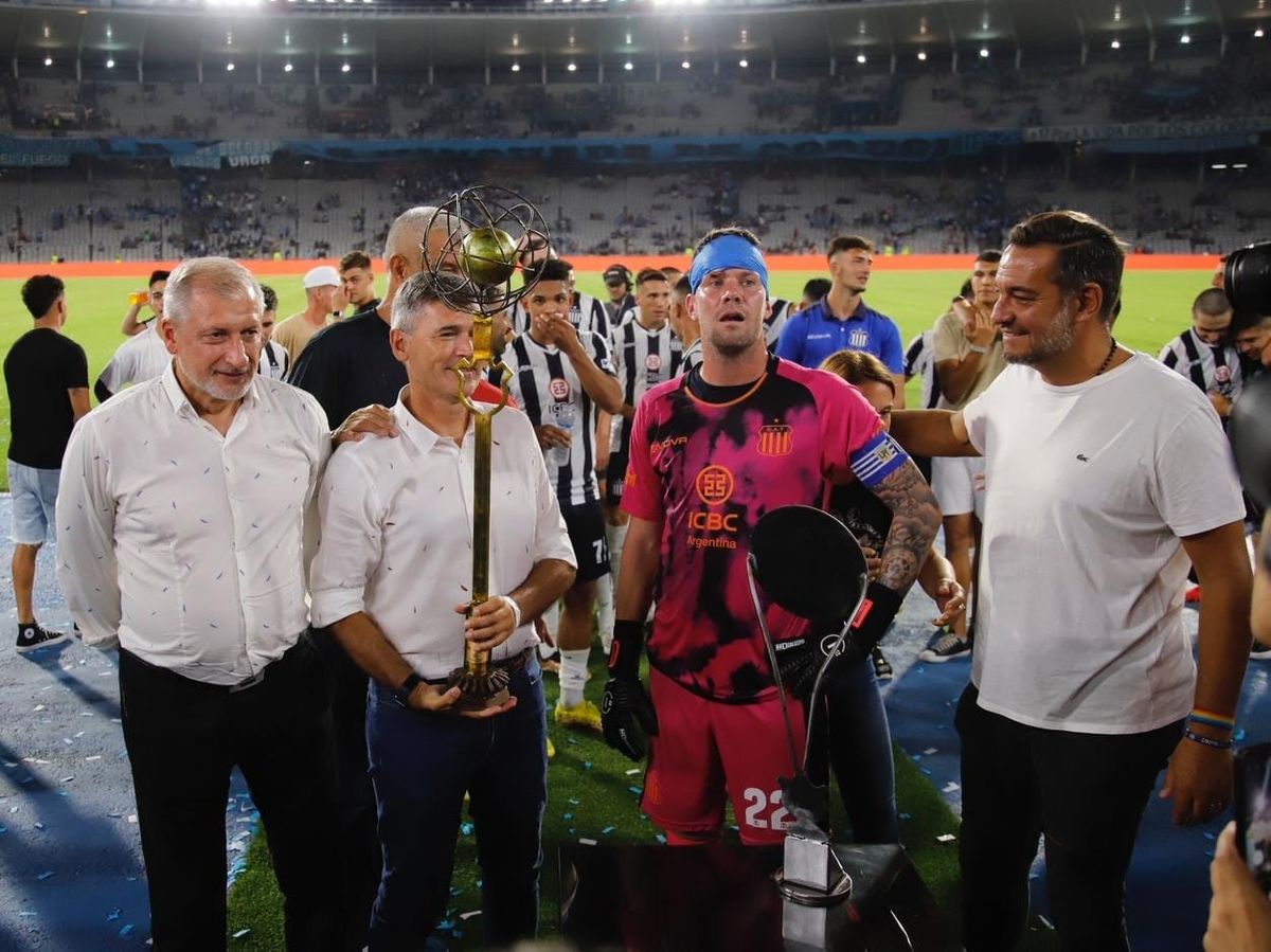 Martín Llaryora se define entre Passerini, Campana y Siciliano. 