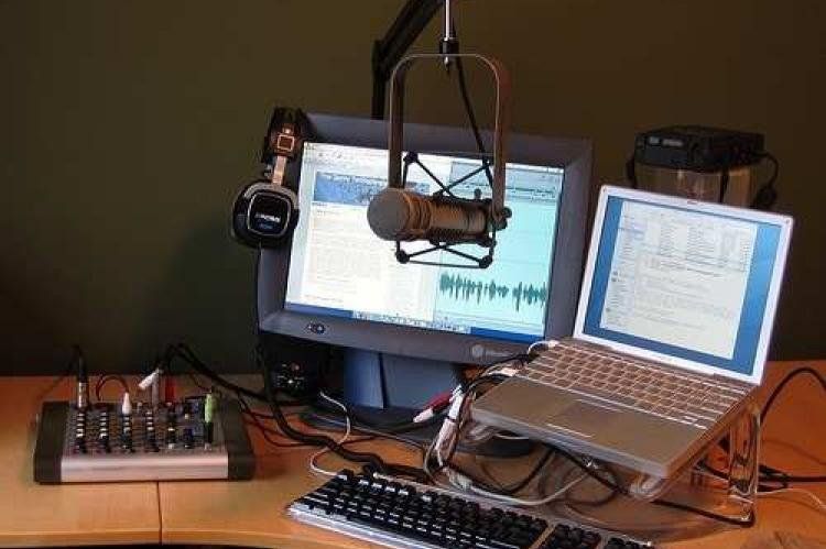 Radio 10 ha conservado su liderazgo y casi no ha sufrido modificación en los 9 meses analizados. En febrero tenía una participación en el encendido de 32.80%, mientras que en noviembre pasado mostraba 33.92%; vale decir que tuvo un crecimiento de 3.4%.