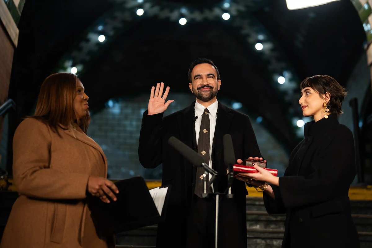 Mamdani se convirtió en alcalde de la ciudad de Nueva York, llevando las esperanzas de la izquierda, los musulmanes y los votantes más jóvenes. Es el primer alcalde musulmán de la ciudad con la mayor comunidad judía fuera de Israel.| GENTILEZA THE NEW YORK TIMES Mamdani se convirtió en alcalde de la ciudad de Nueva York, llevando las esperanzas de la izquierda, los musulmanes y los votantes más jóvenes. Es el primer alcalde musulmán de la ciudad con la mayor comunidad judía fuera de Israel.| GENTILEZA THE NEW YORK TIMES