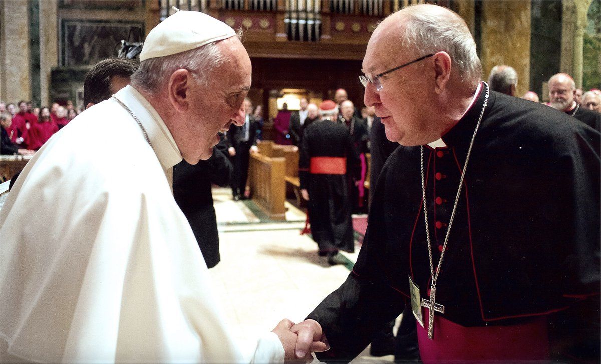 Papa Francisco y Kevin Farrell.
