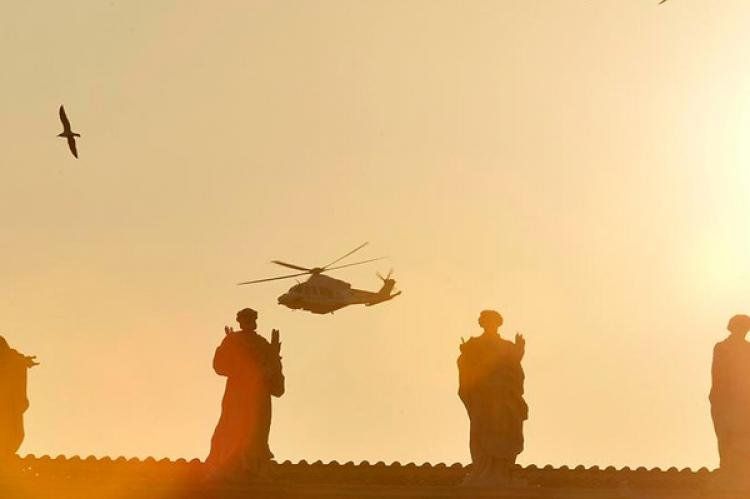 Benedicto XVI dejó el Vaticano en helicóptero. (Foto: El Mundo)