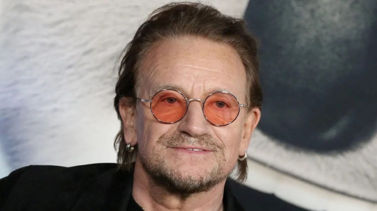 Bono, el legendario líder de la banda U2, cumple hoy 64 años. Con su música y su activismo, Bono inspiró a millones de personas en la lucha por un mundo mejor.&nbsp;