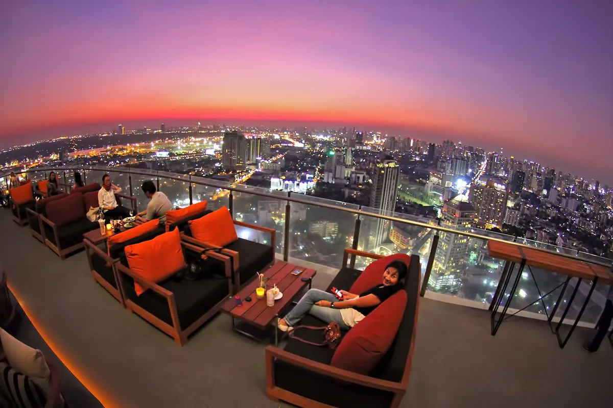 Uno de los puntos atractivos para el turismo es la increíble vista desde Cielo Sky Bar hacia la ciudad. Foto: Hoteles.com