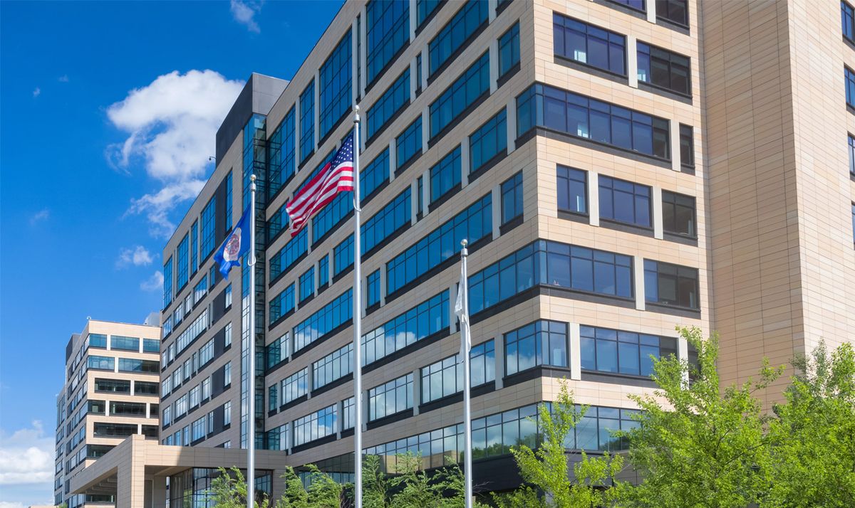 El asesinato del CEO de UnitedHealthcare no está provocando solidaridad con UnitedHealthcare sino que abrió la puerta a la exhibición de enojo popular contra las aseguradoras de salud. El asesinato del CEO de UnitedHealthcare no está provocando solidaridad con UnitedHealthcare sino que abrió la puerta a la exhibición de enojo popular contra las aseguradoras de salud.