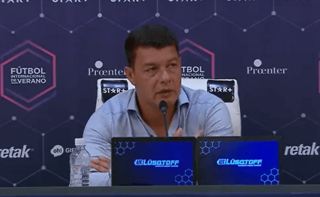 Sebastián Battaglia se enojó en conferencia de prensa.